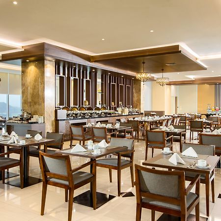 Hotel Santika Gresik 외부 사진