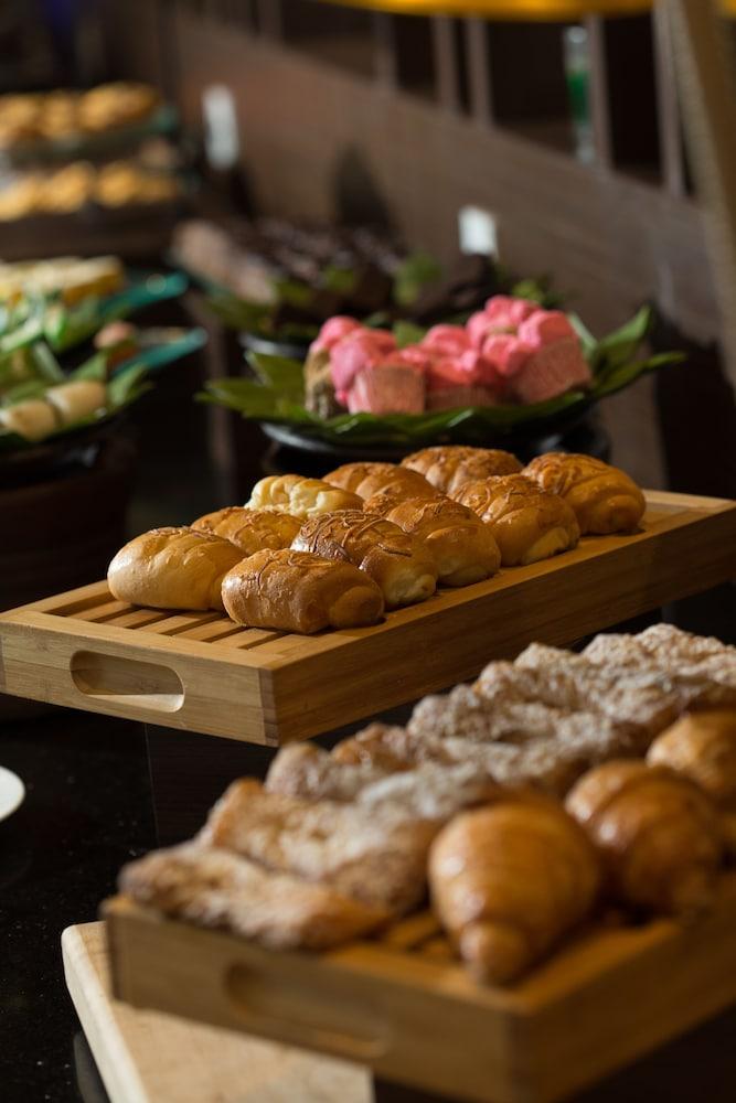 Hotel Santika Gresik 외부 사진