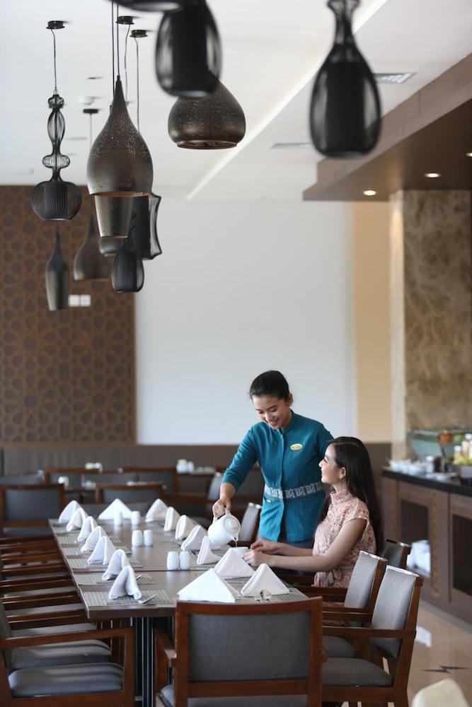 Hotel Santika Gresik 외부 사진