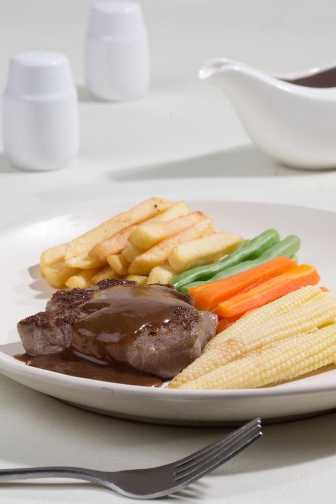 Hotel Santika Gresik 외부 사진